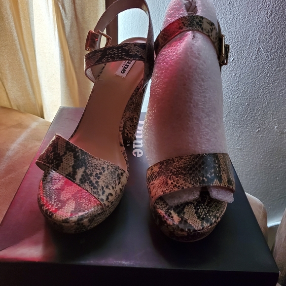 Heels - Picture 2 of 3